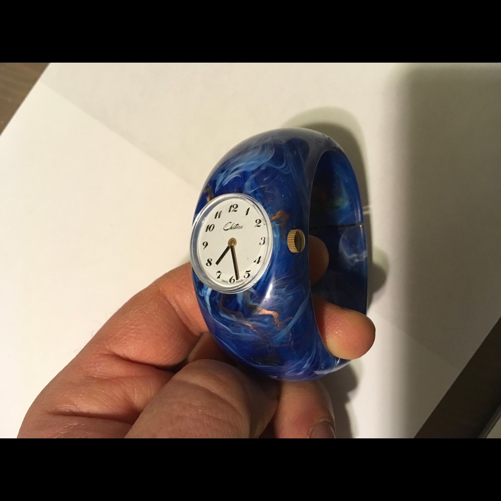 Chateau Women’s Large bracelet Watch